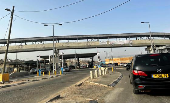 حاجز قلنديا العسكري بين القدس الشرقية ورام الله.